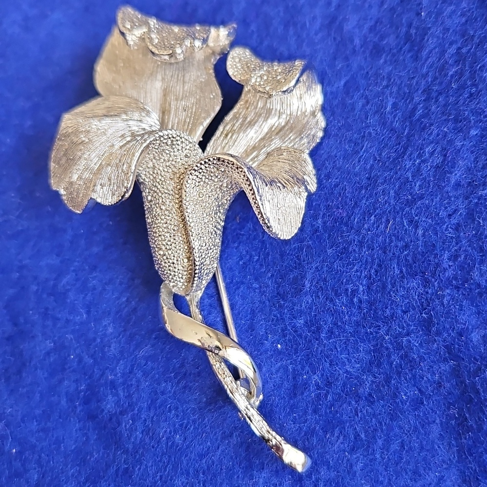 Vintage Coro Silvertone Iris Brooch 3" EUC Lapel Pin Art